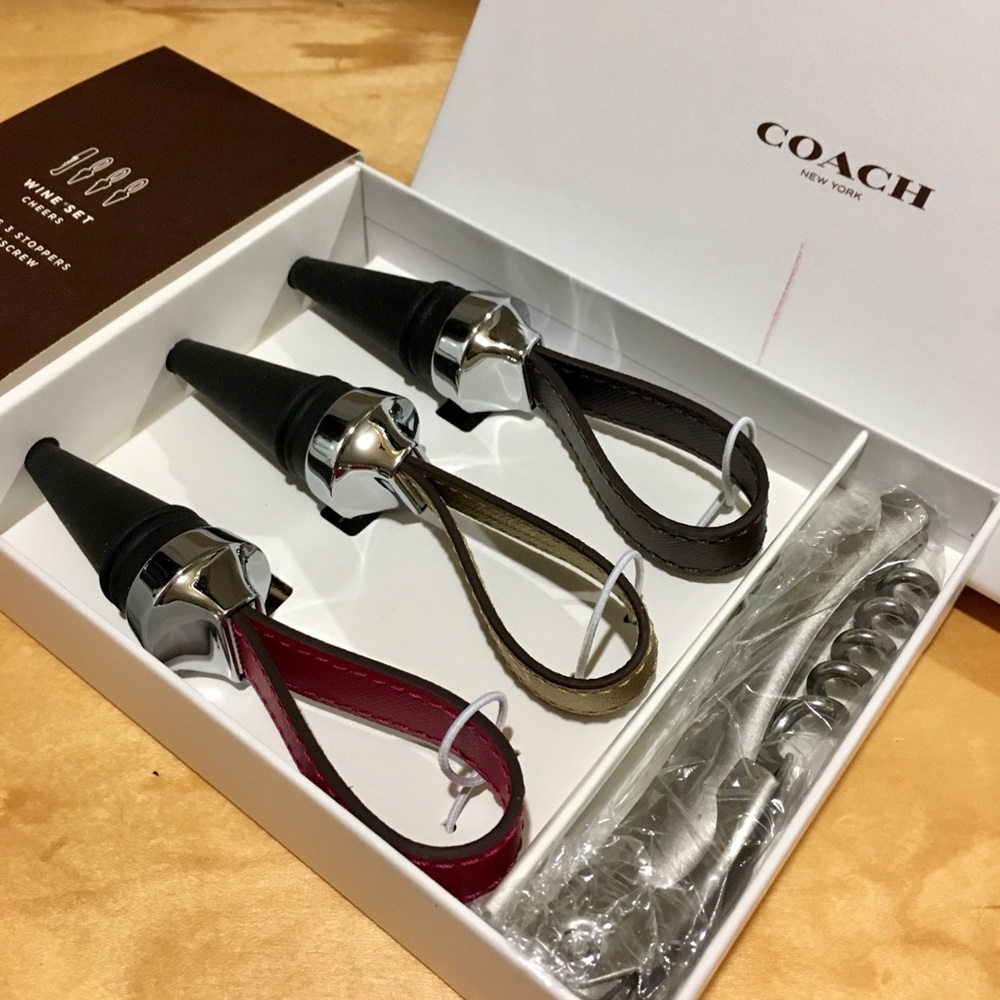 Coach wine set 3 stoppers + corkscrew